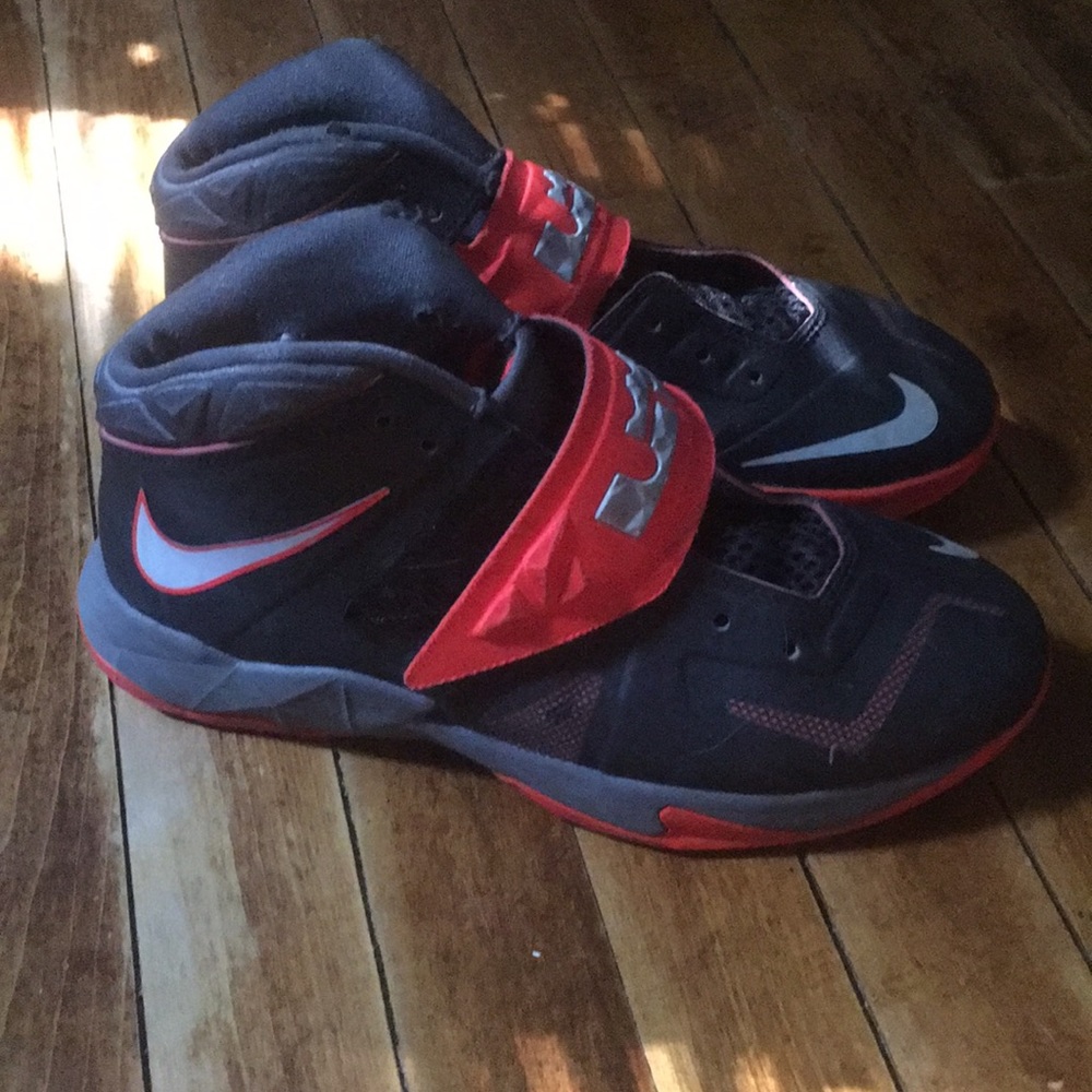 Lebron solders size 6y condition 9/10